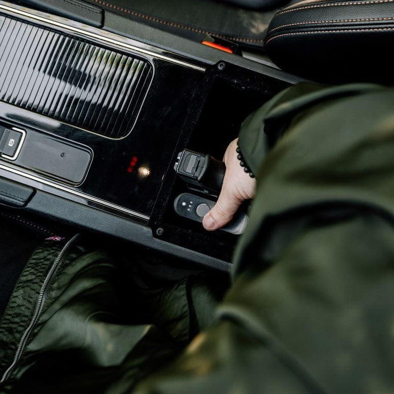 Reach 2S mounted in a car